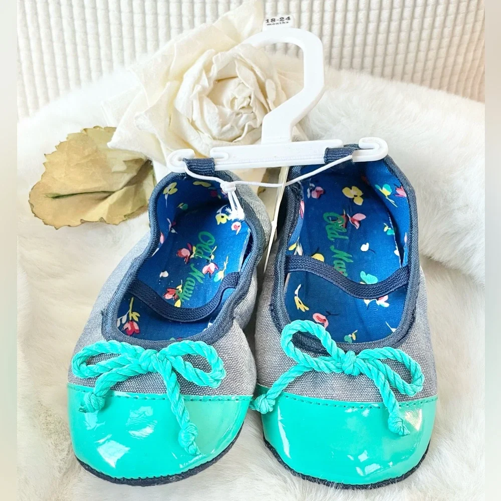 New with tags OLD NAVY BABY SHOES SOFT NAVY WITH AQUA tips and BOW SZ 18-24 MTHS